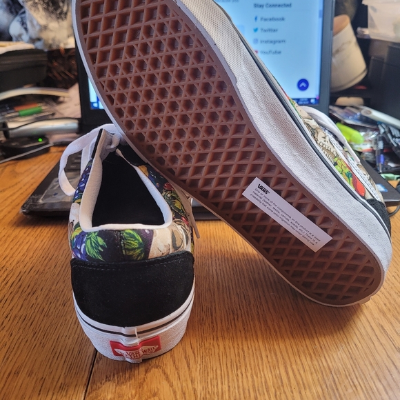 Ladies Sneakers - Picture 4 of 10